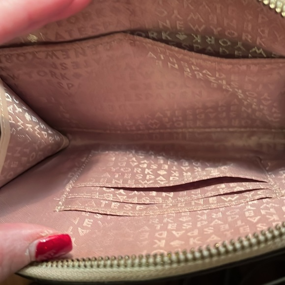 Kate Spade Wristlet in Pre Loved condition. It does have a bit of wear. - Picture 7 of 9